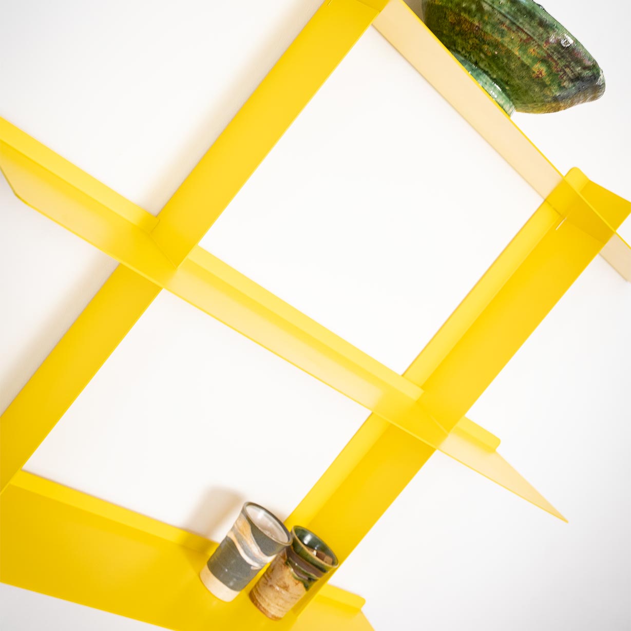 Estante modular de pared SAMBA color amarillo, 3 baldas desplazables, metal lacado