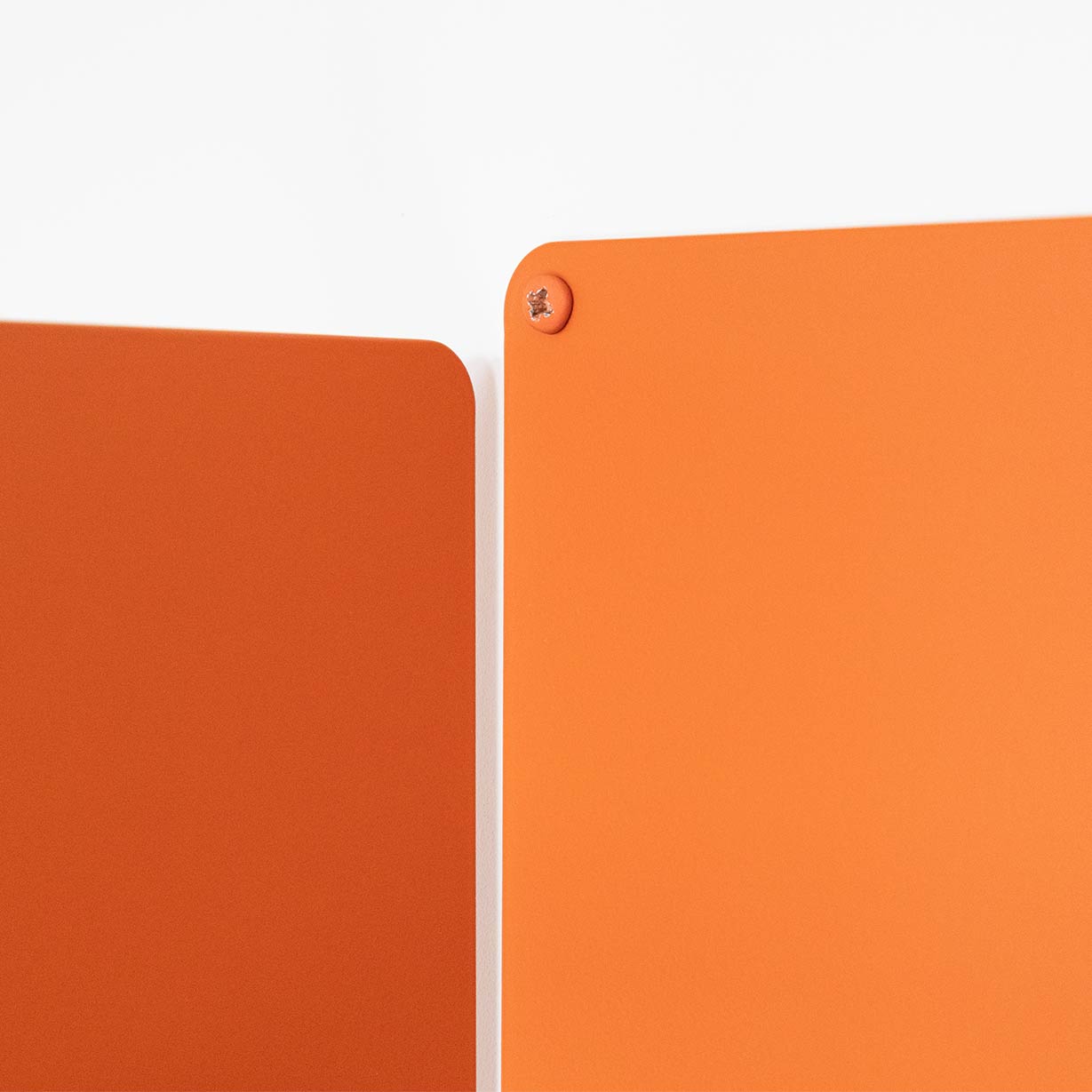 Balda naranja terracota de pared, metal lacado, diseño moderno para libros y decoración, Kion Home