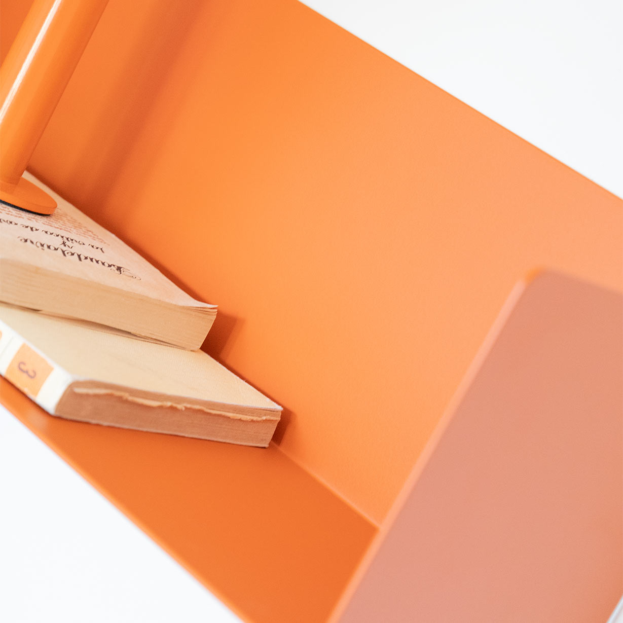 Estante terracota naranja flotante de pared para libros, metal pintado, 60cm