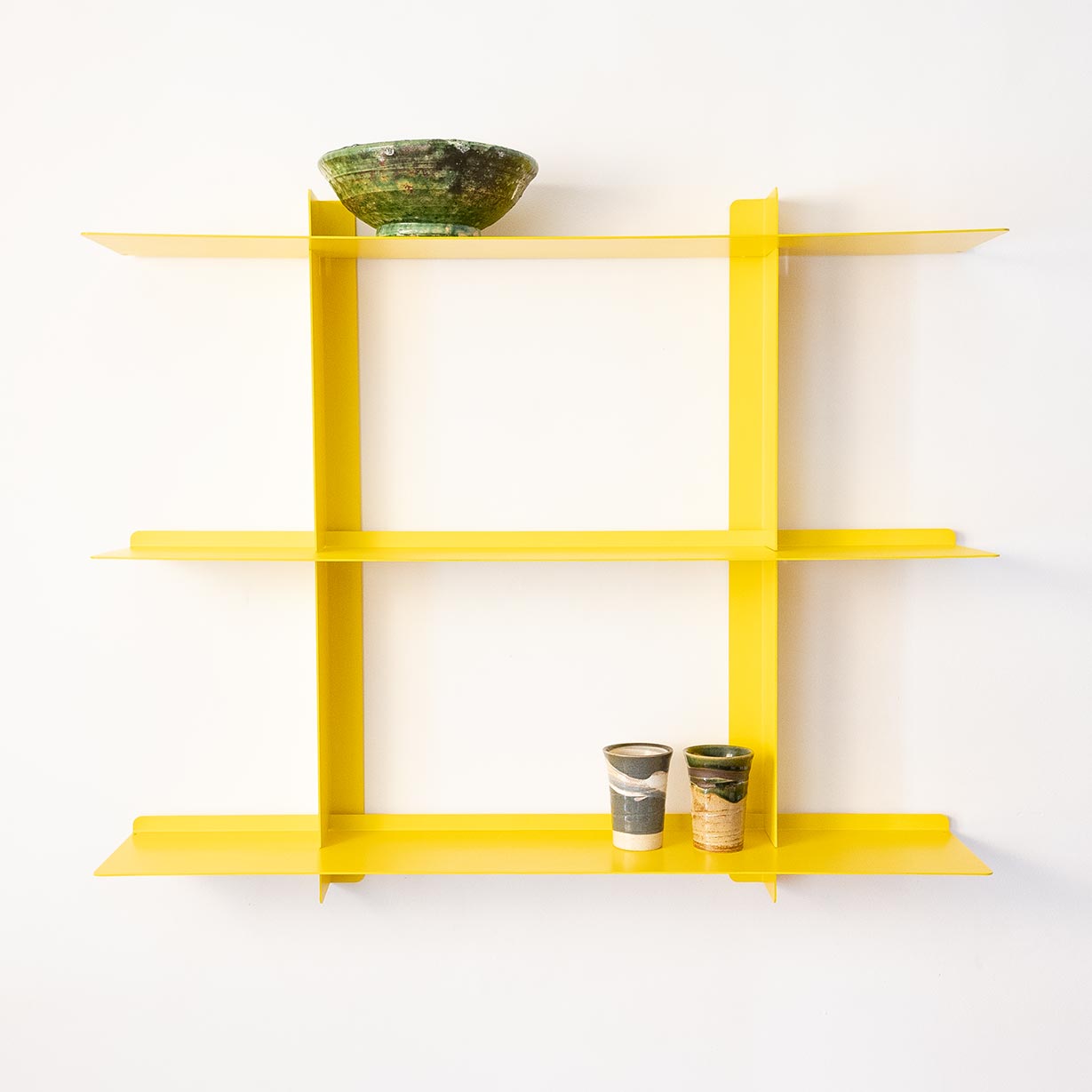 Estantería de cocina flotante modular, acero amarillo, diseño moderno y original con 3 baldas