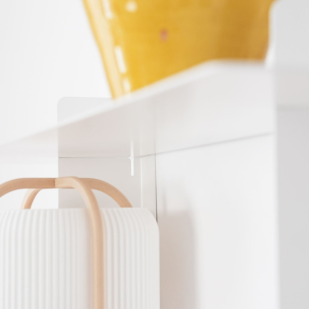 Estructura metálica estantería SAMBA 3 baldas blanco mate, sistema flotante pared, diseño español